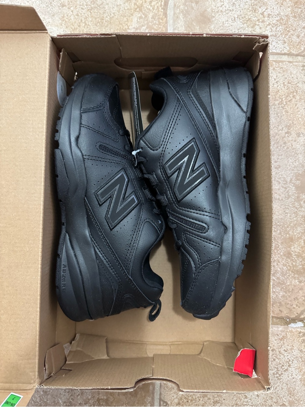New Balance Black Leather Athletic Sneakers Womans size 7.5